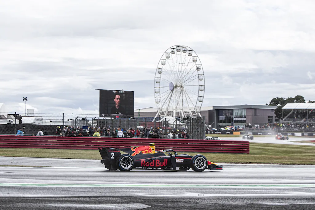R07 Silverstone - FIA Formula 2 Race 1 Report