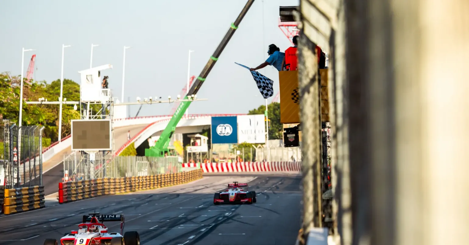 Minì, SJM Theodore PREMA Racing claim podium finish in Macau F3 Qualifying Race