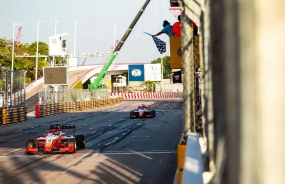 Minì, SJM Theodore PREMA Racing claim podium finish in Macau F3 Qualifying Race