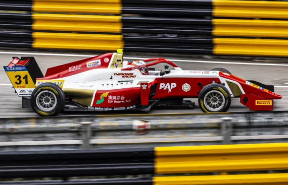 SJM Theodore PREMA Racing delivers brilliant comebacks in Macau’s Qualifying Race