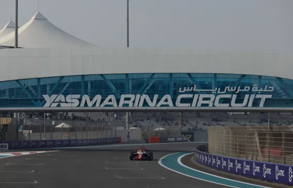 R14 Abu Dhabi - FIA Formula 2 Race 1 Report