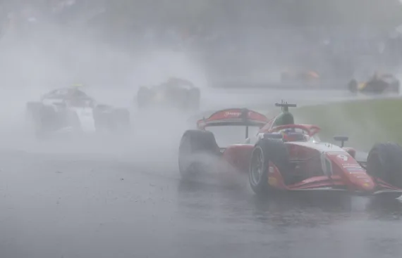 Extreme weather prompts feature race cancellation at Albert Park