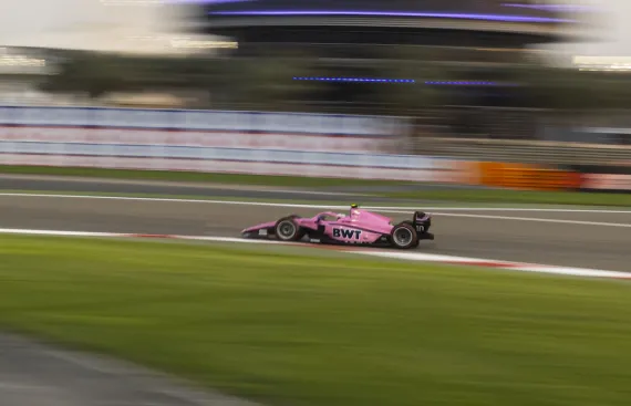 Minì claims points finish in Bahrain Sprint Race 