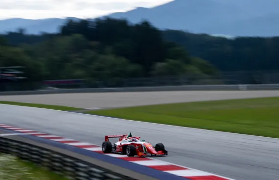 Slater retains championship lead in Austria