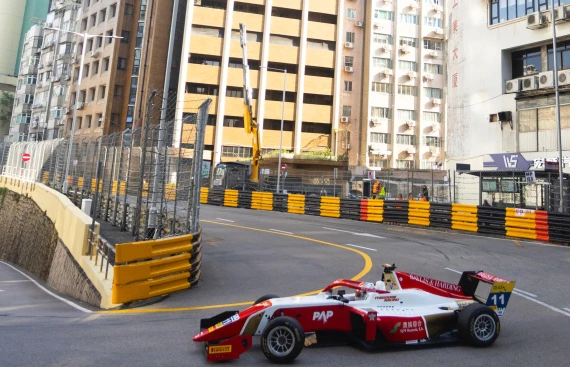Promising day ends in disappointment for SJM Theodore PREMA Racing at Macau